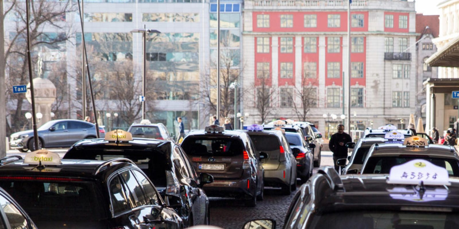 Oslo to become first city with wireless charging infrastructure for electric taxis